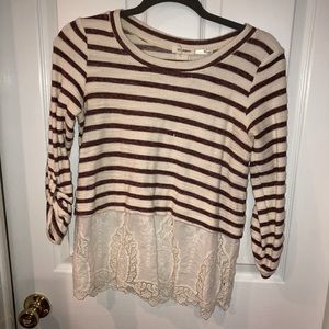 Quarter-sleeve top
